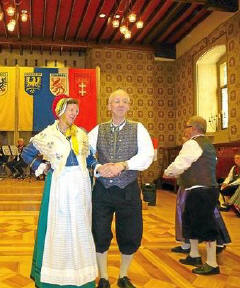 Ein Stück Heimat wurde lebendig, als die Tänzer des sudetendeutschen Volkstanzkreises und der Volkstanzgruppe Münsterland im Rathausfestsaal auftraten.